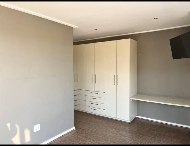 3 BEDROOM FLAT TO LET IN BEDFORD GARDENS